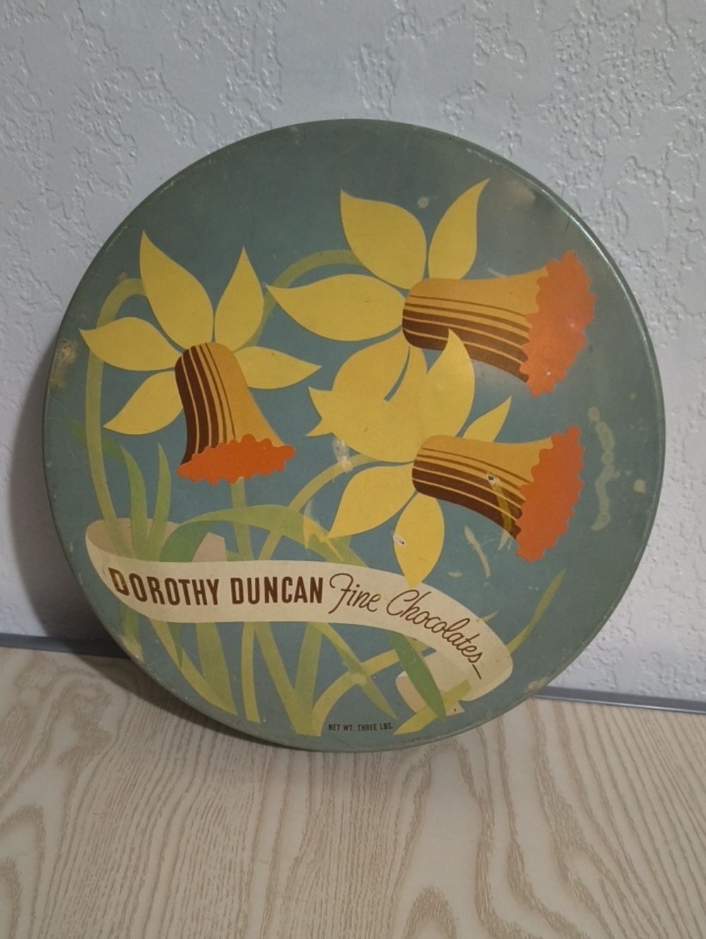Vintage 1940s Dorothy Duncan Fine Chocolates Floral Tin / Daffodils